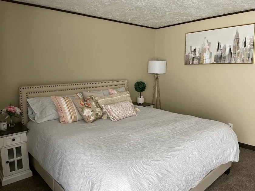 Central 6-Bedroom House with Hot-Tub close to SLCC - Image 1