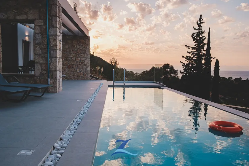 Special Offer! Stunning 2 bedroom Villa Alpha with Private Pool - Image 1