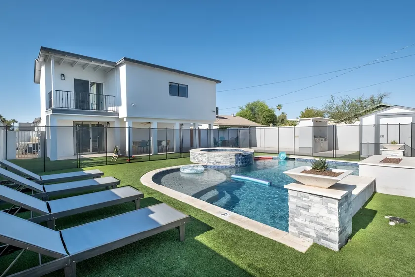 🌵5BR Midtown Retreat 🌵 Heated Saltwater Pool/Spa ⭐ Firepit ⭐ BBQ ⭐ Office ⭐ - Image 1