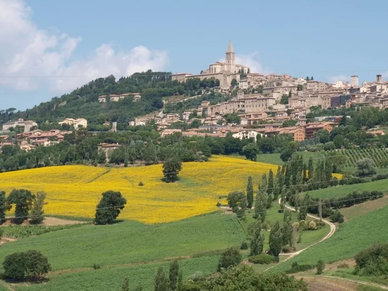 Nice apartment at the foot of Todi - Image 1