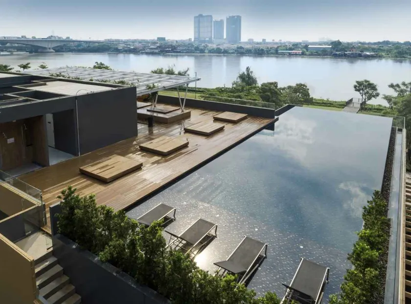 Luxury riverfront condo, worldclass facilities - Image 1