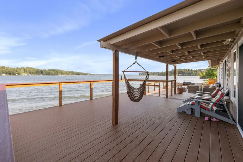 Modern Beachfront Cabin with Hot Tub and Kayaks - Image 1