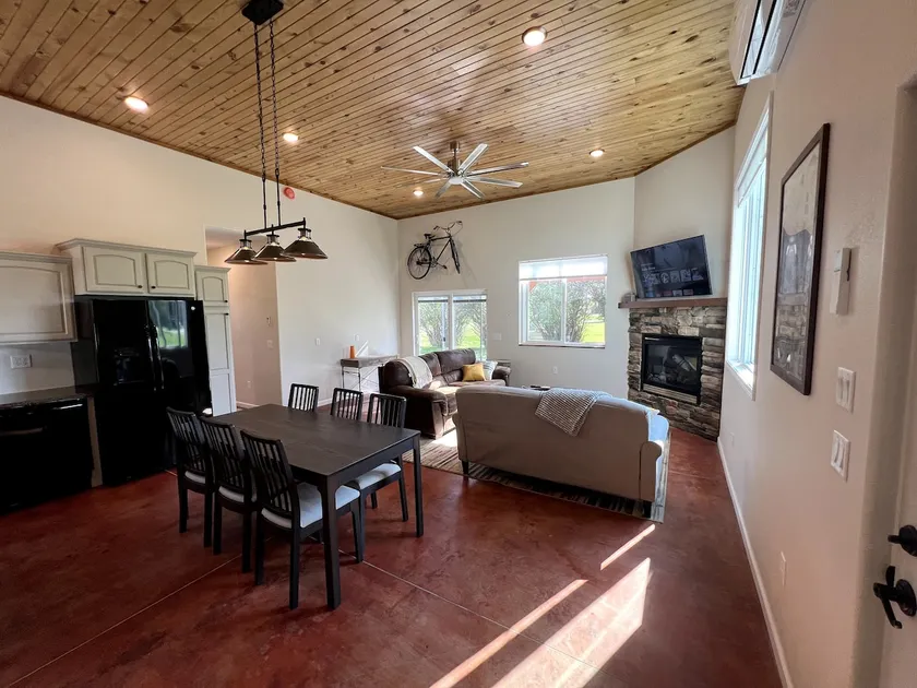 Perfect 2 BR Guesthouse in the heart of Custer! - Image 1