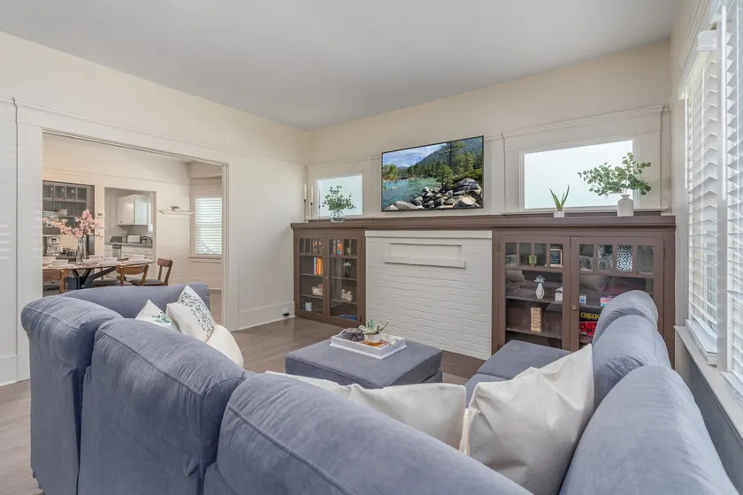 Cheerful 3-bedroom with free parking on premesis - Image 1