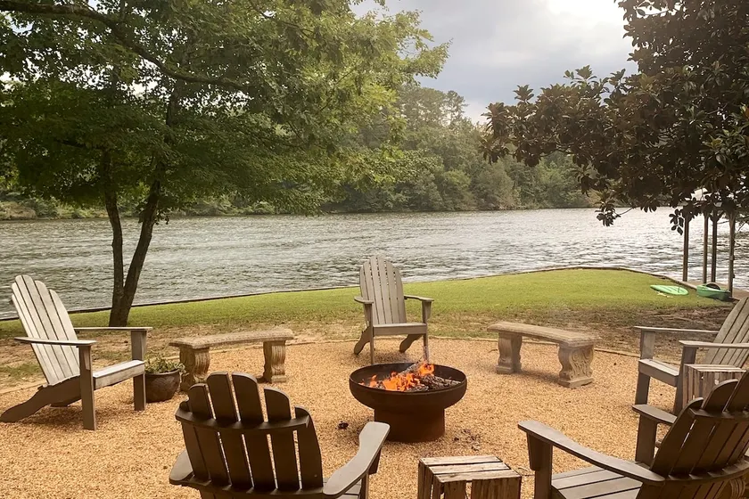Secluded Lake Mitchell cottage - Image 1