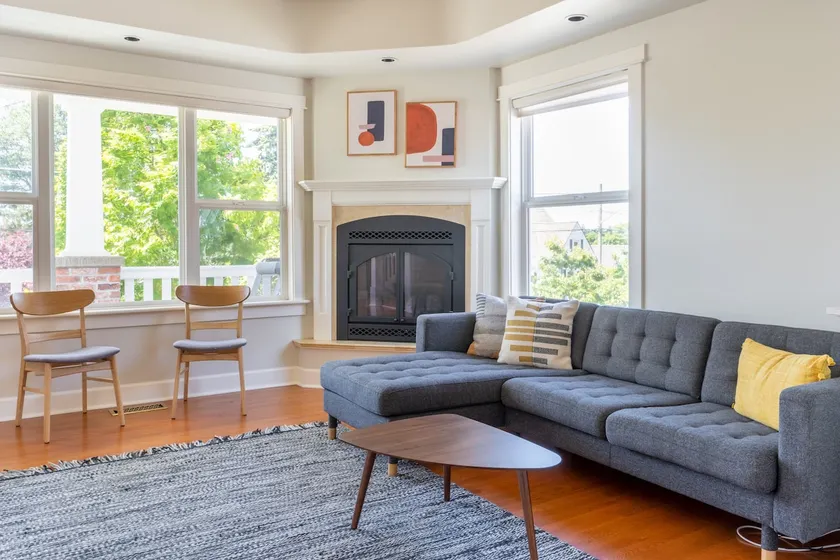 Spacious Sycamore Retreat on Phinney with View - Image 1