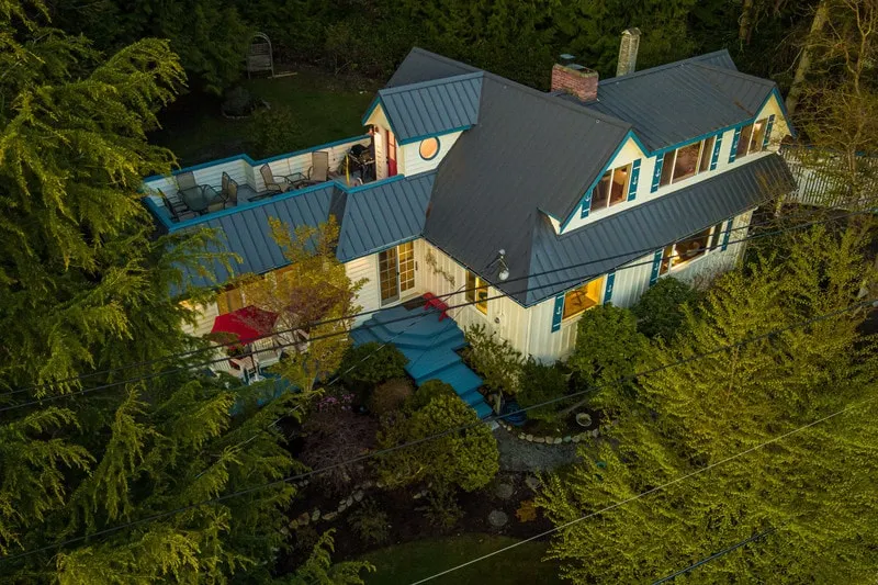 Mutiny Bay House, Rooftop Deck, 3min Walk to Beach - Image 1