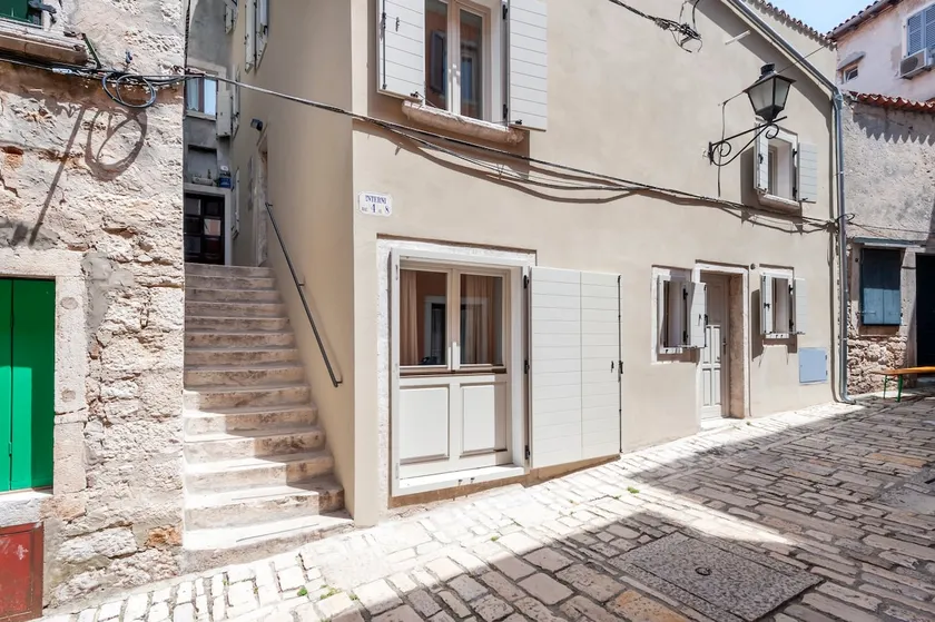 Duplex Apartment in the old Town - Calnova Suites - Image 1