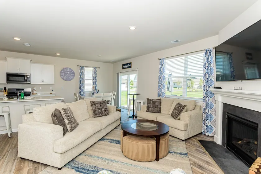 5 BEDROOM POOL VIEW HOUSE - AMENITIES AND LINENS INCLUDED - Image 1