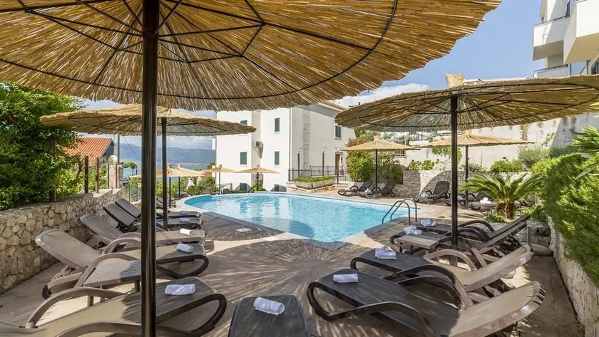 Apartment Clementin mit Meerblick und Gemeinschaftspool - EOS CROATIA - Image 1