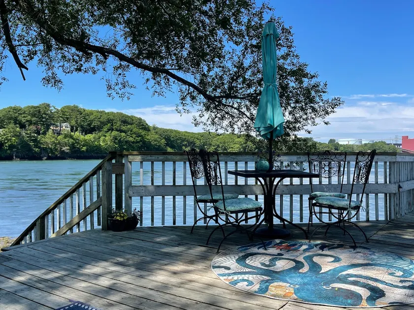 Salty Mermaid Cottage/Boat House - Image 1