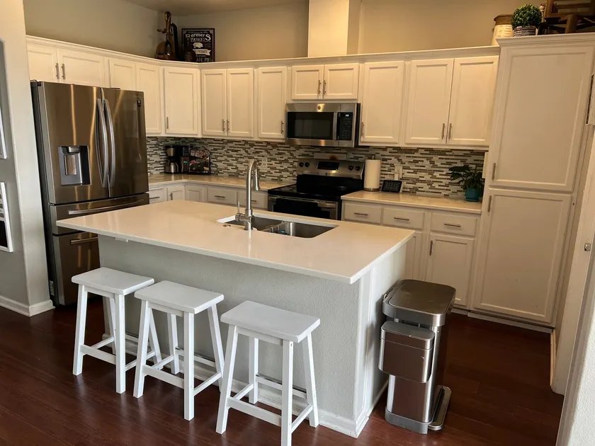 KING Bed•Hot Tub•Parks•Large Patio•4 Bedrooms - Image 1