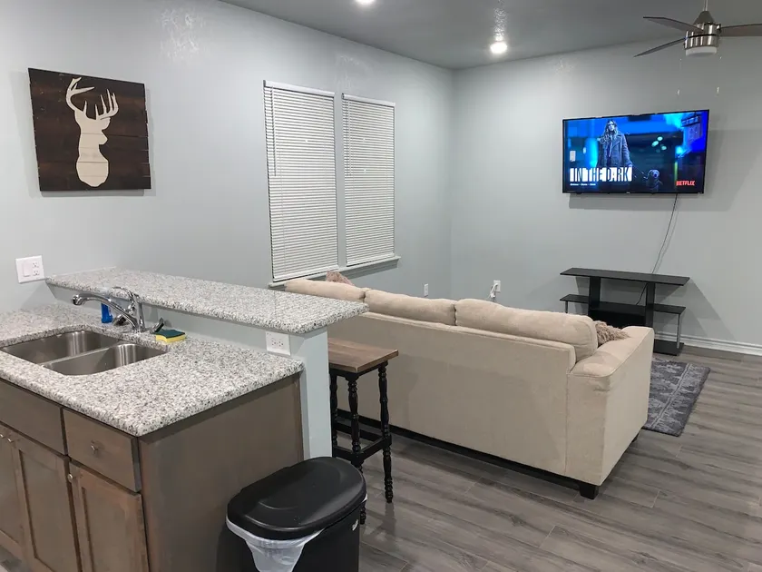 Tv in every room In Heart Of Marshall - Image 1