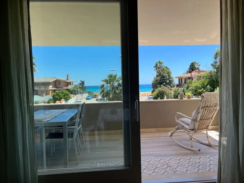 Casa Levante - beachfront - Image 1