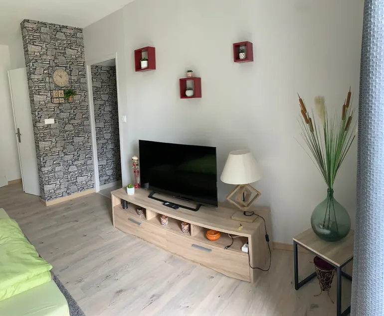Fully equipped 2 bedroom apartment + pool access - Image 1