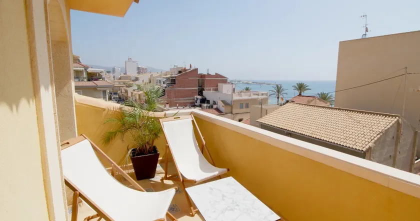 Spacious duplex penthouse with ocean views. - Image 1