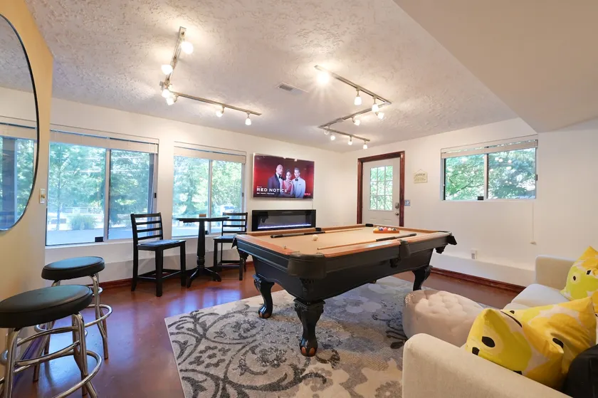 Salmon Creek Chalet Daylight Basement - Image 1