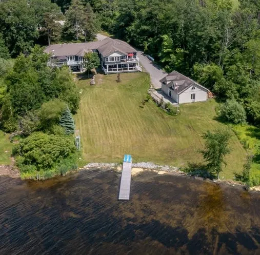 8BR Lakefront Retreat/ Sleeps 16 / 2 Hot tubs - Image 1