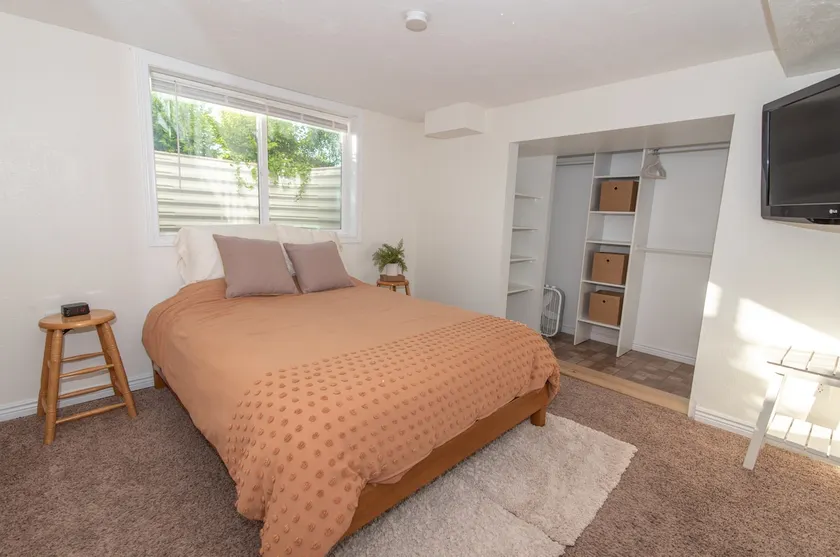 Cozy, Private Apartment, Centrally Located - Image 1