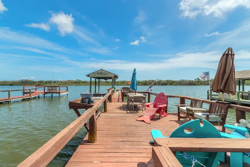 Bring your boat! Huge private dock and community ramp for you on the ICW. - Image 1