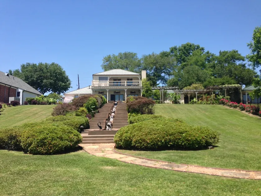 Beautiful False River Home on water w/ Dock - Image 1