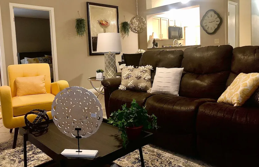 Very comfortable 2 br / 2 ba with parking on site. - Image 1