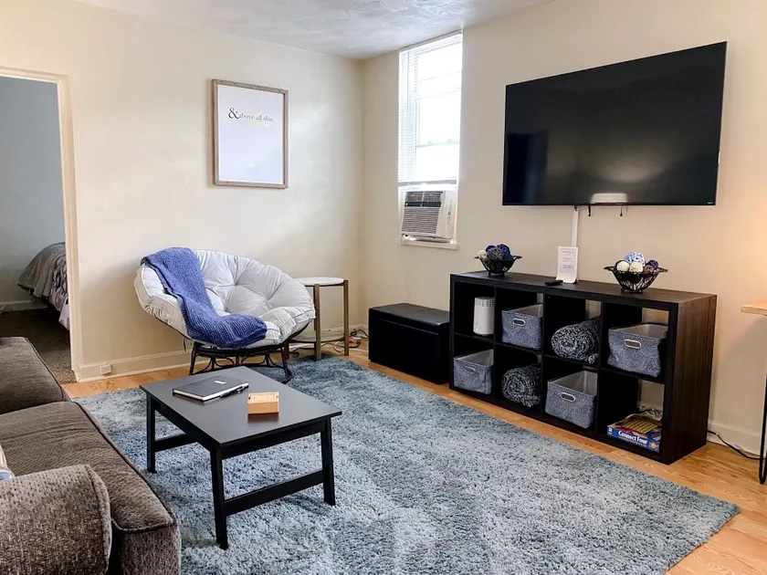 Southside | Walkable | Private Entrance - Image 1