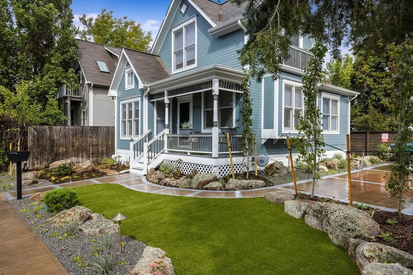 Stunning 2BR Downtown Bungalow—Walk to Dining - Image 1