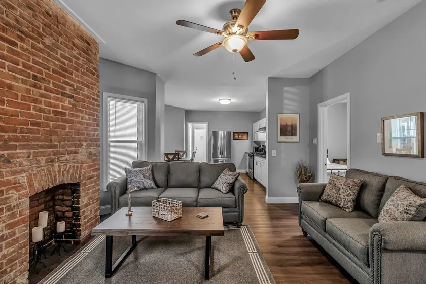 *NEW*Lower 3bd unit in the west side FREE PARKING - Image 1