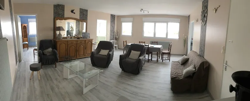 Newly renovated apartment with parking - Image 1