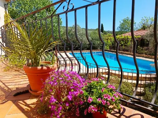 Nice stone cottage, large swimming pool and garden - Image 1