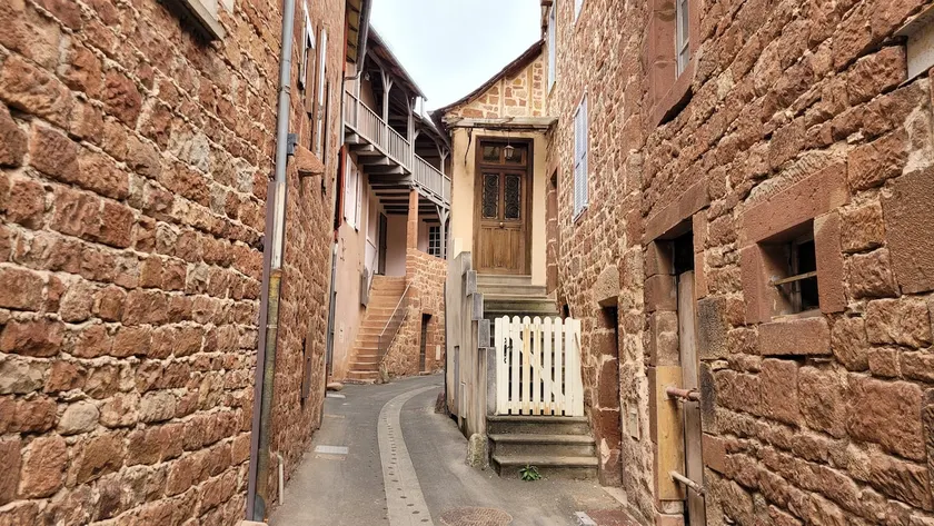 Typical house in the heart of Marcillac-Vallon - Image 1