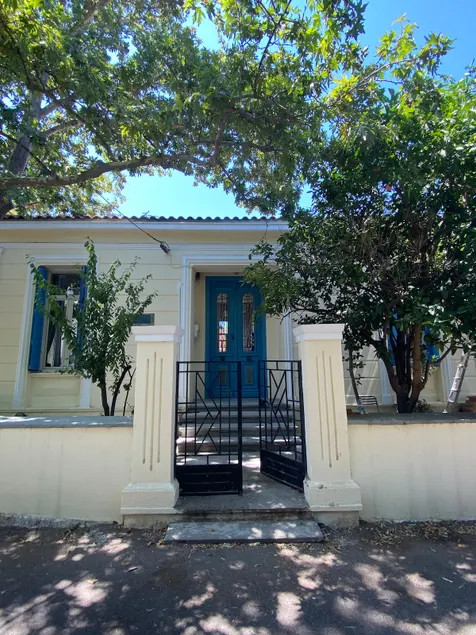 Renovated Neoclassical House with two bedrooms - Image 1