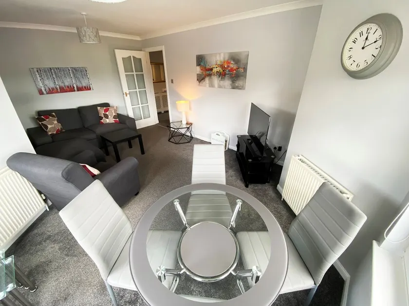 NEW Super 2 Bedroom Flat in Falkirk - Image 1