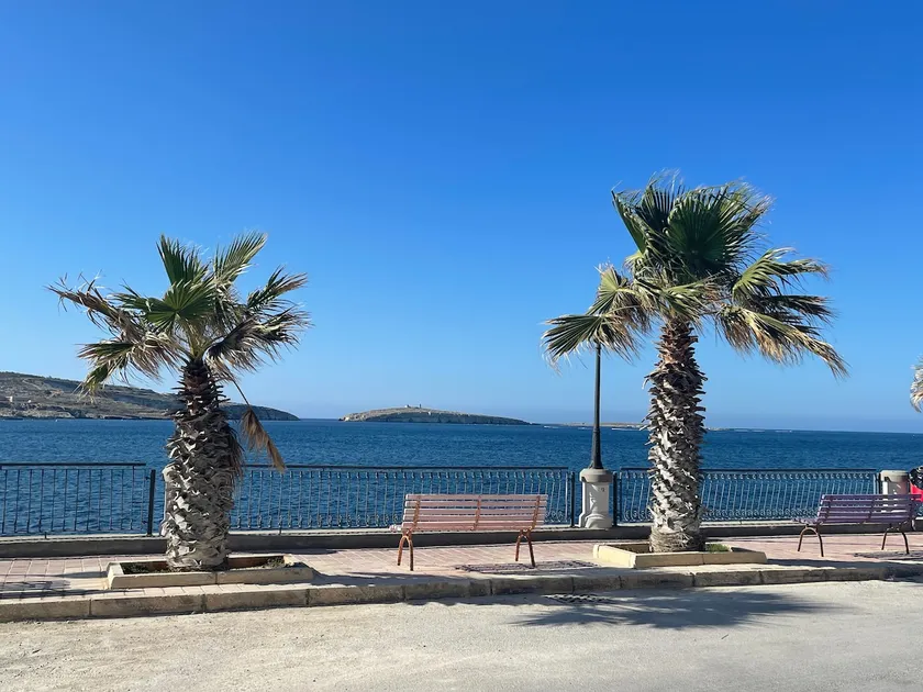 New Airy Clean 7SUN Apt 2min from beach & seaside - Image 1
