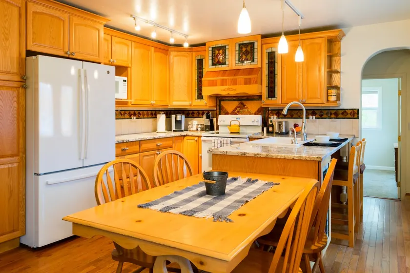 Cute 2 bed 2 bath suite w/ jetted tub & Kitchen - Image 1