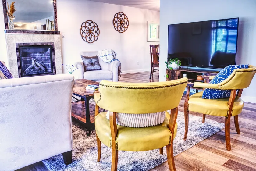 Mid-Century rustic nestled among the trees - Image 1