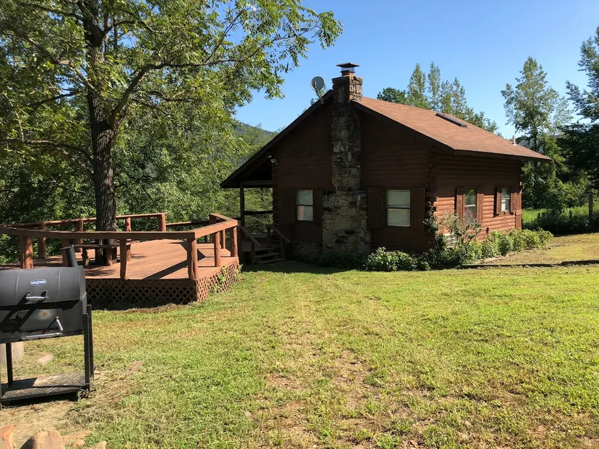 Private, Cozy Log Cabin in Ozark National forest - Image 1