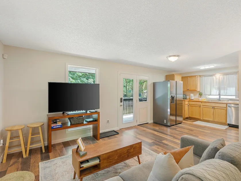 Sandy River Retreat near Mt. Hood, PDX, Airport - Image 1