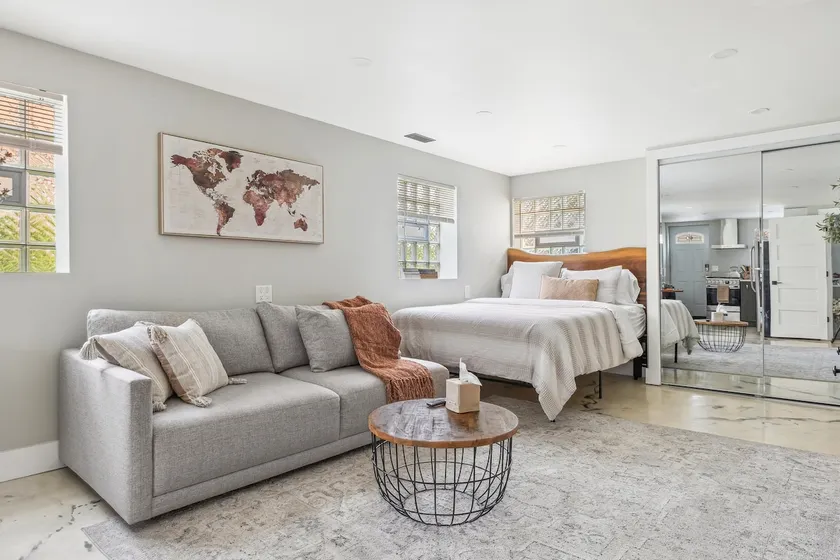 Adorable studio style unit - Self check in ⚡️ - Image 1