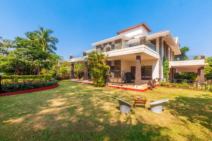 4BR+Pvt lawn, gazebo+StayVista-Valencia @Lonavala - Image 1
