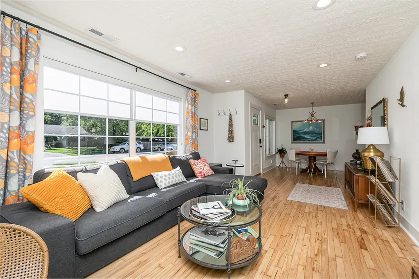 Stylish Urban Escape-Office/covered deck/open plan - Image 1