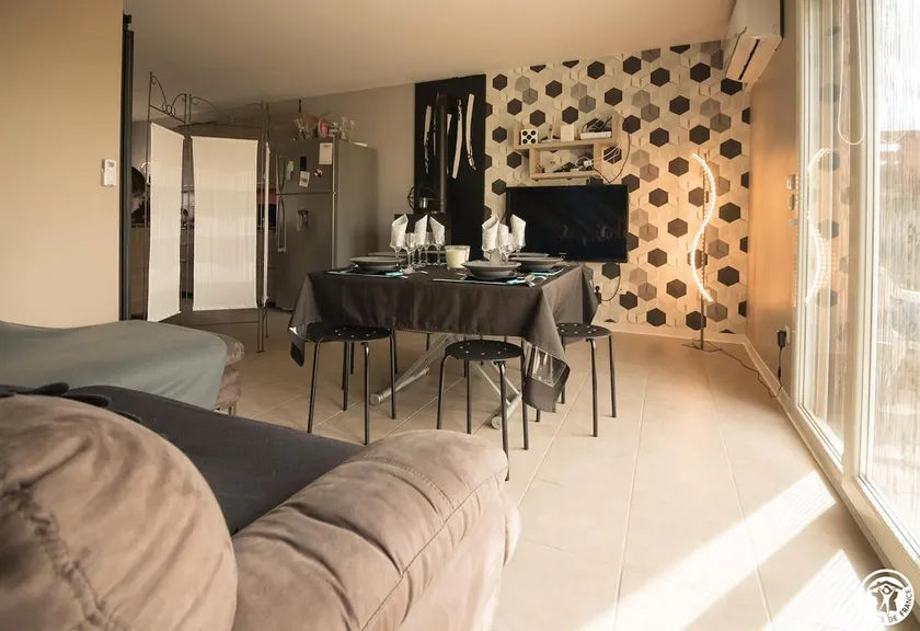 3-star villa 20 km from the center, Airbnb fees included - Image 1