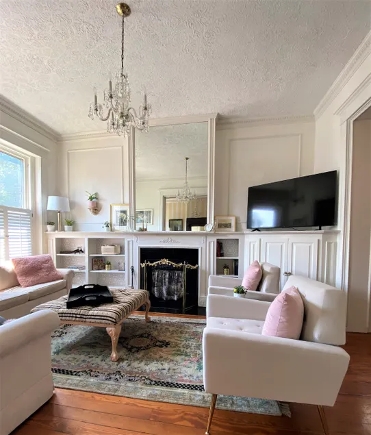 Historic Fan Home with Personality & Charm - Image 1