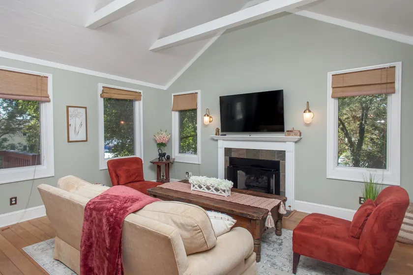 Bright Charlottesville Getaway Near It All - Image 1