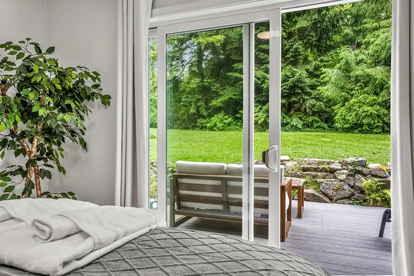 Echo Lake Unit B - Serene & Centrally Located - Image 1