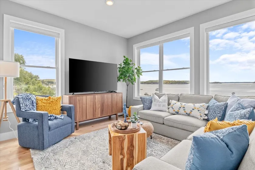The Crow's Nest | Beachfront home on Malletts Bay - Image 1