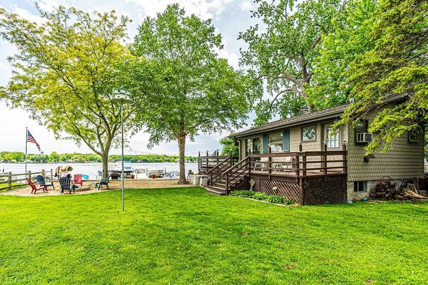Lakefront Cottage with Gorgeous Sunsets - Image 1