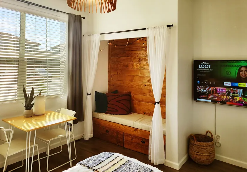 Adorable Guest Suite with free parking on Premises - Image 1