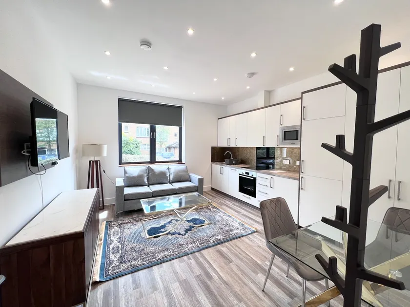 # 2 Luxury apartment @CMK walkable to station/city - Image 1